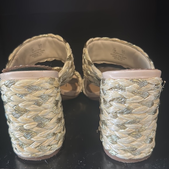 Super cute straw and gold chunky slides size 7 1/2 - Picture 3 of 4
